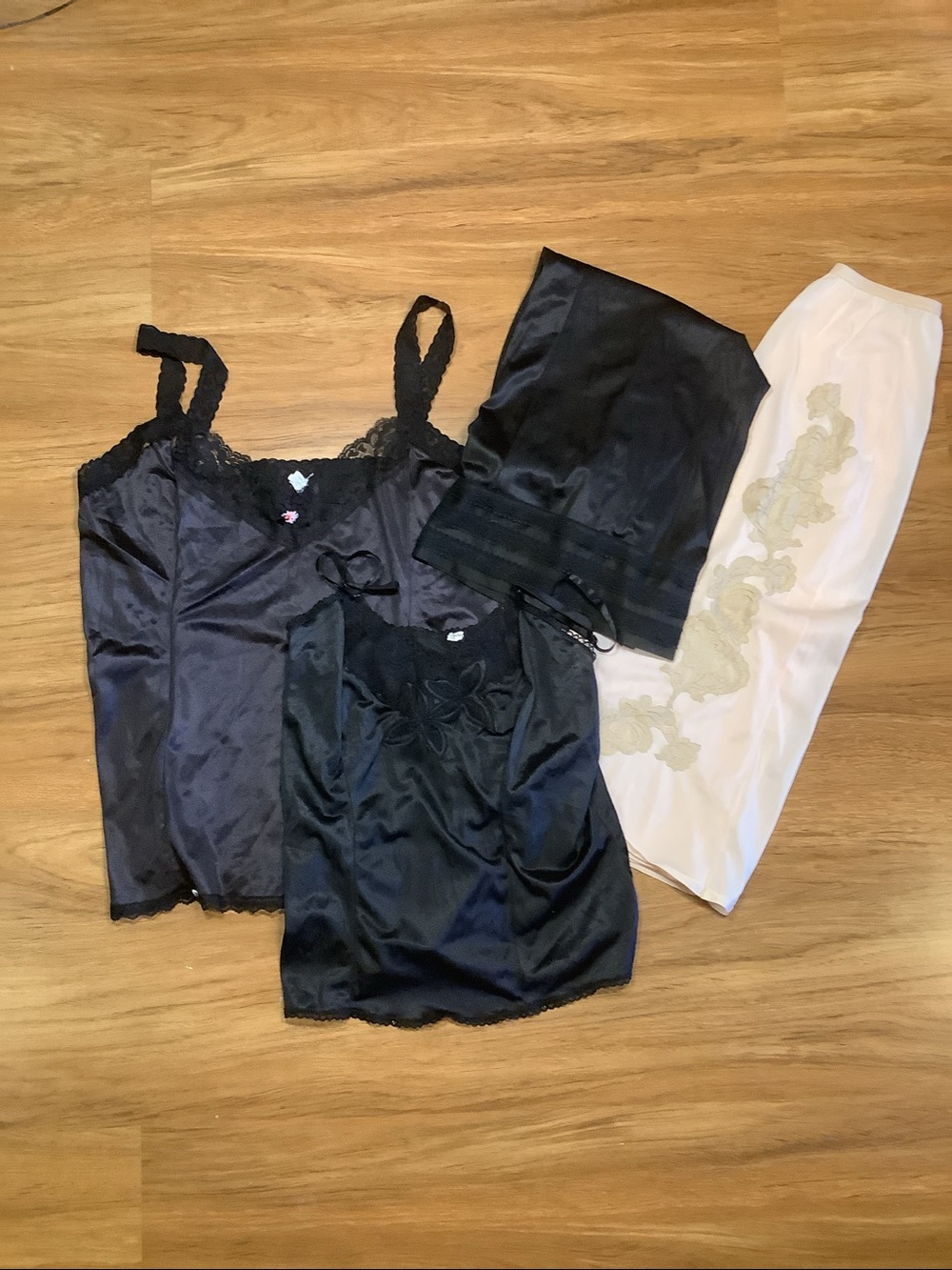 Mix Lot VTG Vanity Fair ~BeauTrix 2 Slips and 2 Camis Mixed Sizes